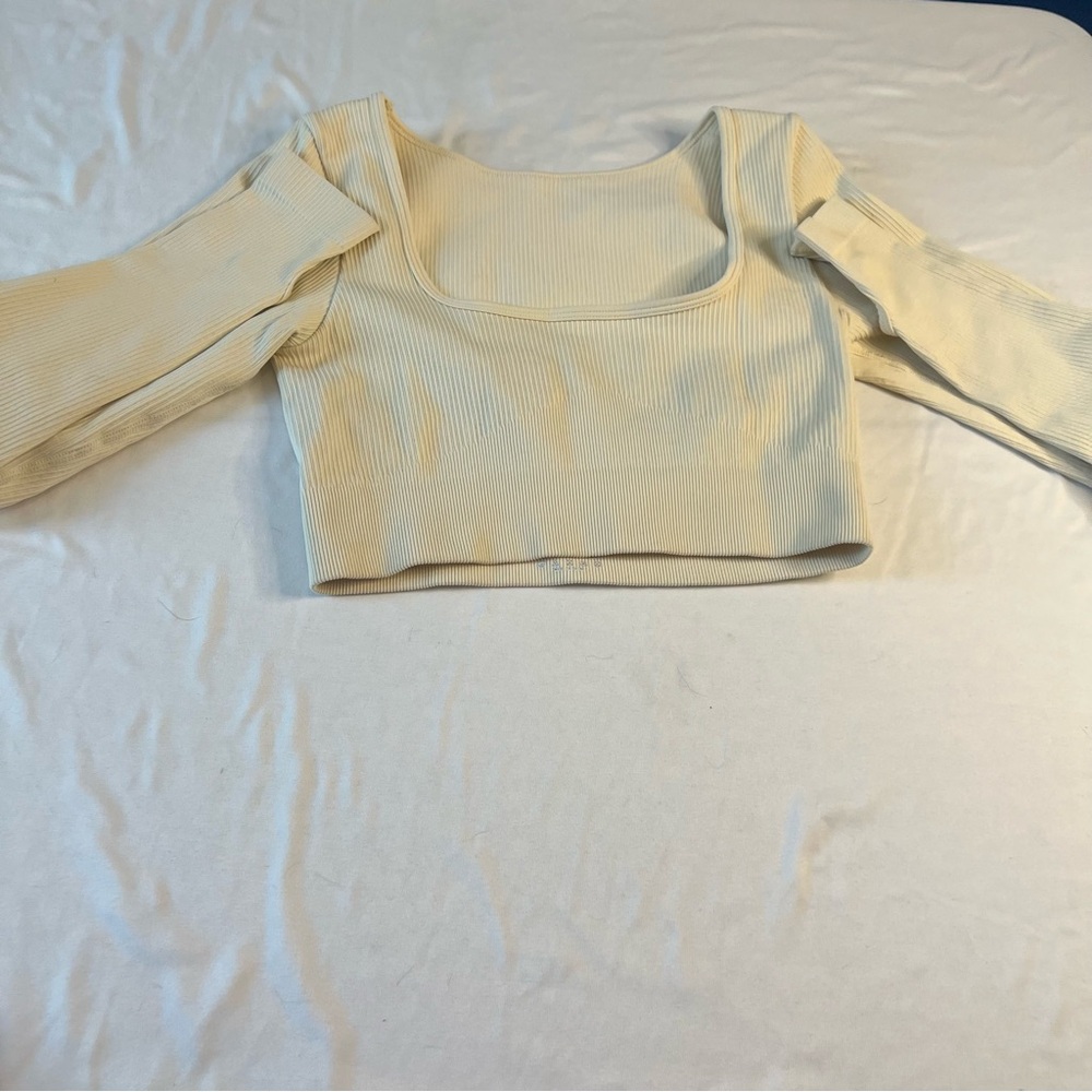 OQQ Ribbed Seamless Long Sleeve Cream‎ Ribbed Crop Top Women’s Medium